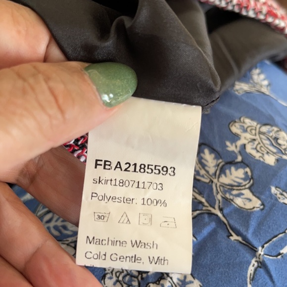 Skirt. Size XS. Color white red and black - Picture 6 of 10